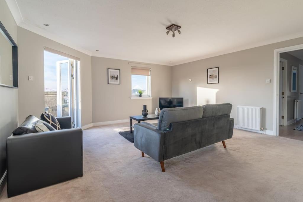Penthouse At The Bay Near Edinburgh Apartment *